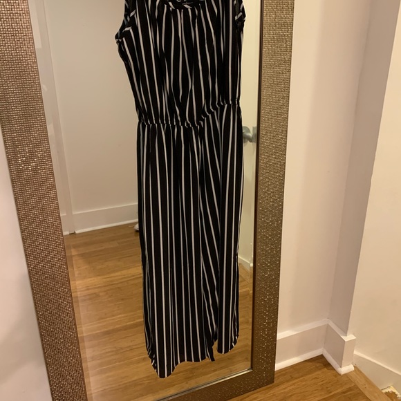 Black and white striped jumpsuit with side slits - Picture 2 of 6